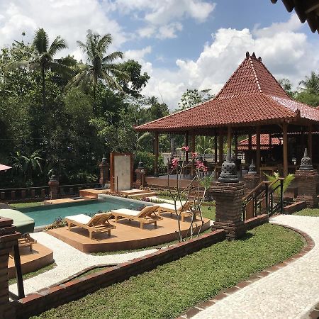 Rumah Dharma 2 Riverside Hotel Magelang Exterior foto